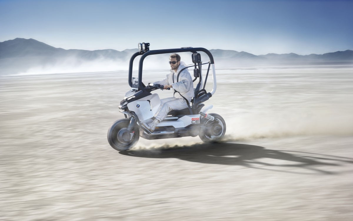 Vi ricordate il BMW C1, lo scooter con il tetto? Dopo 20 anni torna in versione aggiornata ed elettrica